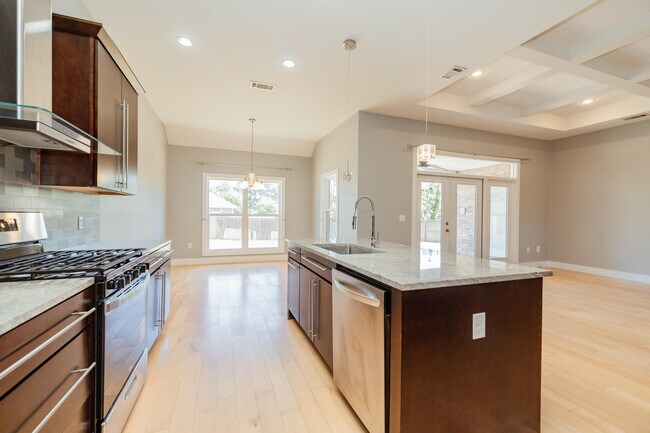Building Photo - 133 Alicia Dr