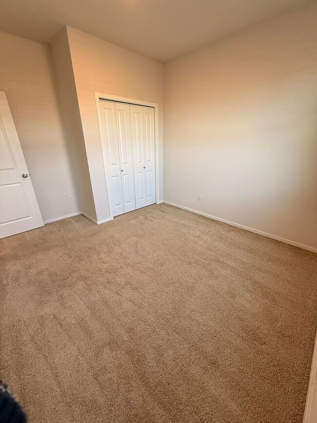 Building Photo - Newer single level 3 bed 2 bath home in NE Salem