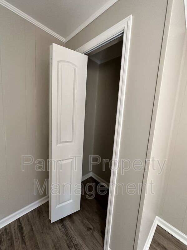 Building Photo - 1408 E 38th St