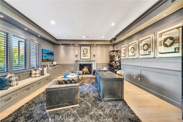 Building Photo - 2037 Delphine Ln