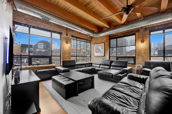 Building Photo - 935 W Randolph St