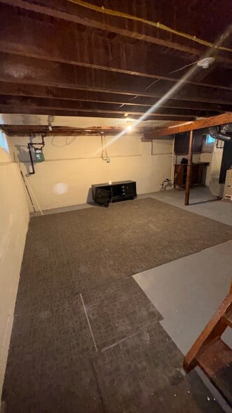 Building Photo - 5566 Beechwood Ave