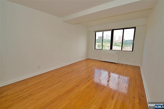 Building Photo - 1203 River Rd