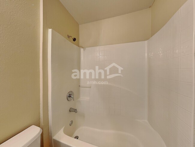 Building Photo - 6817 Westlake Blvd