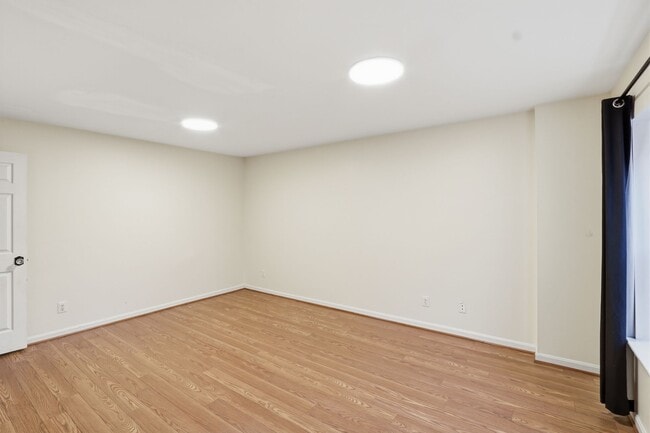 Building Photo - 15663 Viewpoint Cir