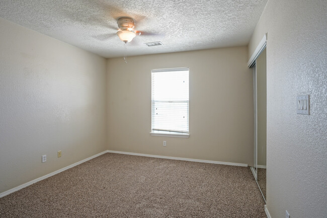Building Photo - 6451 Shiprock Ct NE