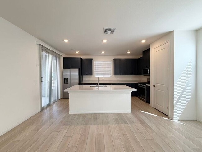Building Photo - Wonderful 3-story single house in Kestrel Commons
