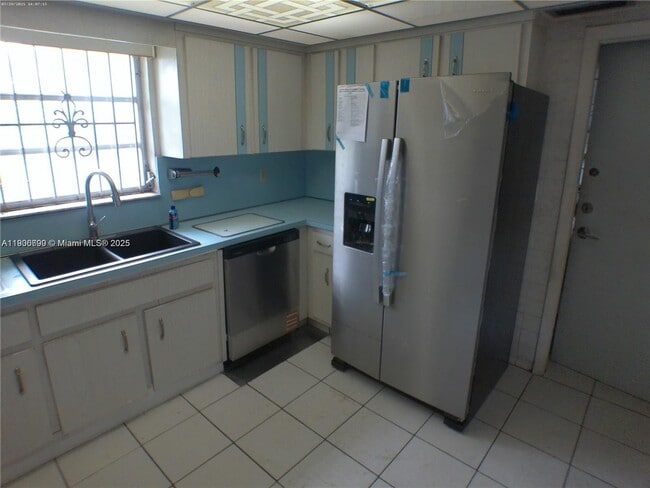 Building Photo - 5360 Fletcher St