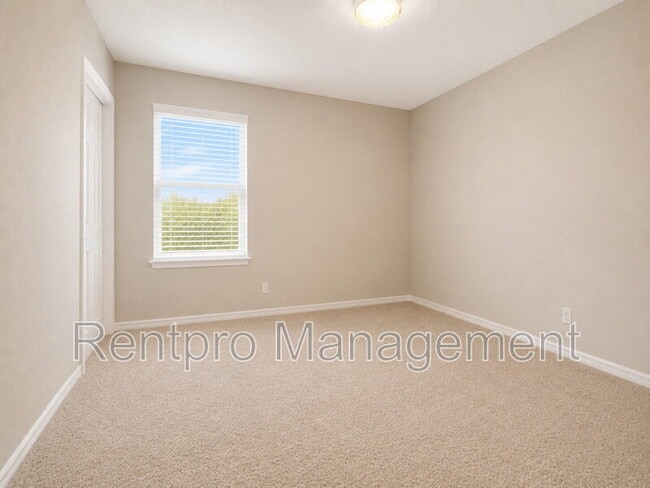 Building Photo - 13029 Oak Hill Way