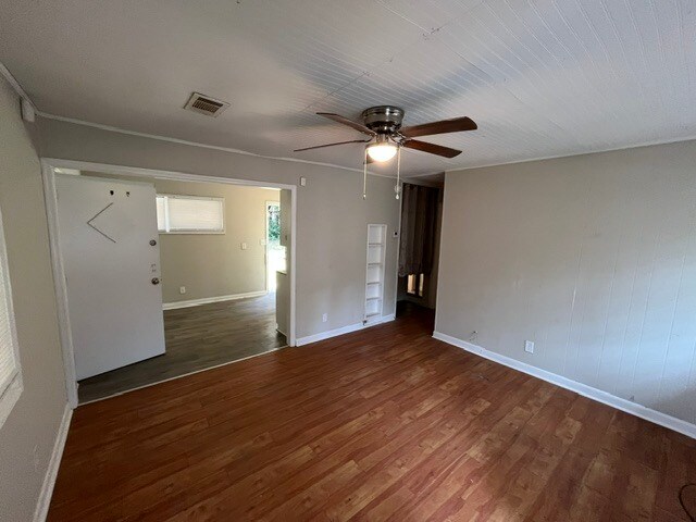 Building Photo - 2468 Vivian Dr