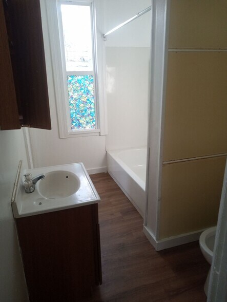 Building Photo - 323 Champion St