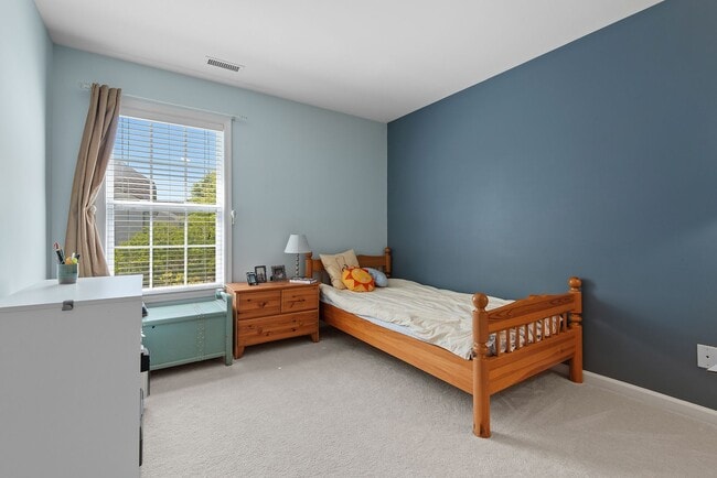 Building Photo - Spacious Single Family Home: Available July 10th