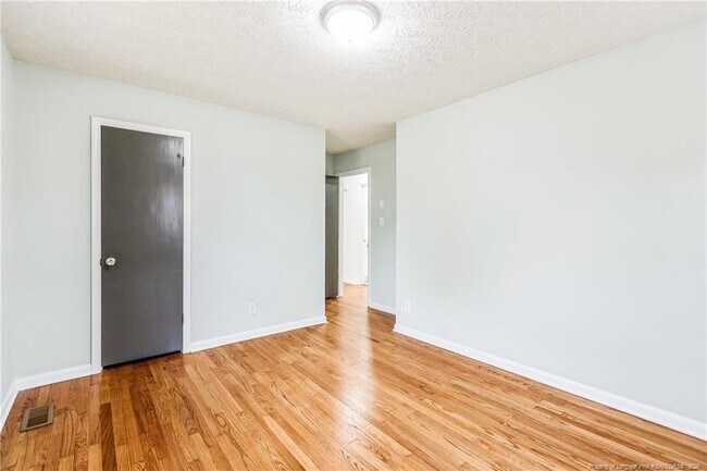 Building Photo - 909 Kaywood Dr