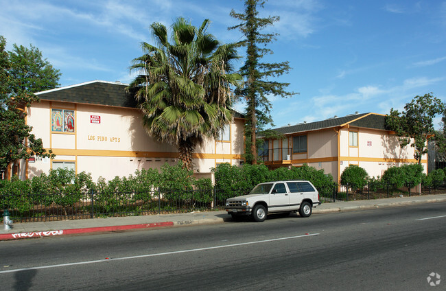 Building Photo - Los Pinos