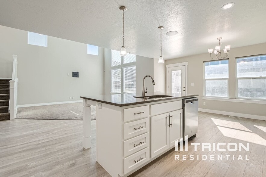 Building Photo - 4461 Breezy Meadow Dr