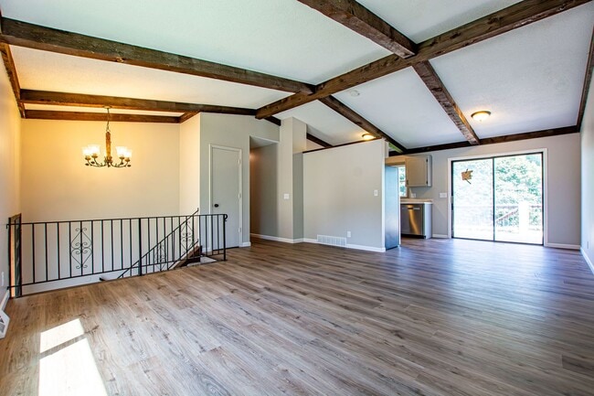 Building Photo - 3 Bedroom / 1.5 Bath with Fenced Backyard and Washer/Dryer in Walnut Grove in Millard!