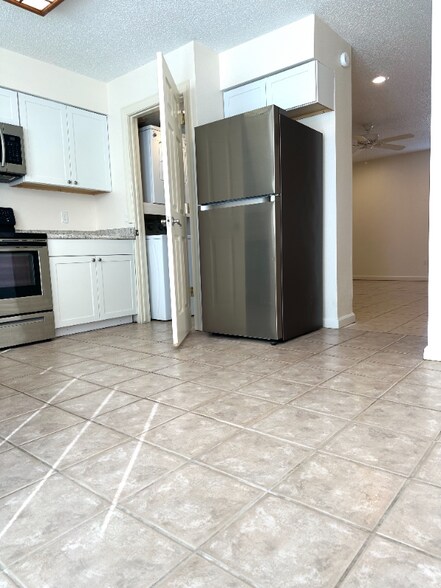 Building Photo - 1370 Oakland Ave