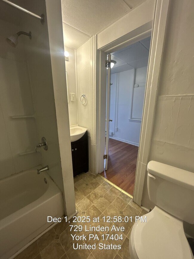 Building Photo - 727 Linden Ave