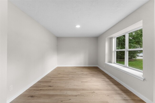 Building Photo - 28814 Enchanted Dr