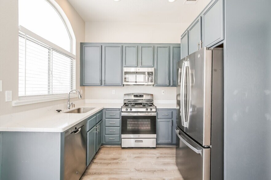 Building Photo - 6040 Hidden Rock Dr