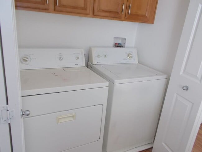 Building Photo - Come live the Las Vegas dream!