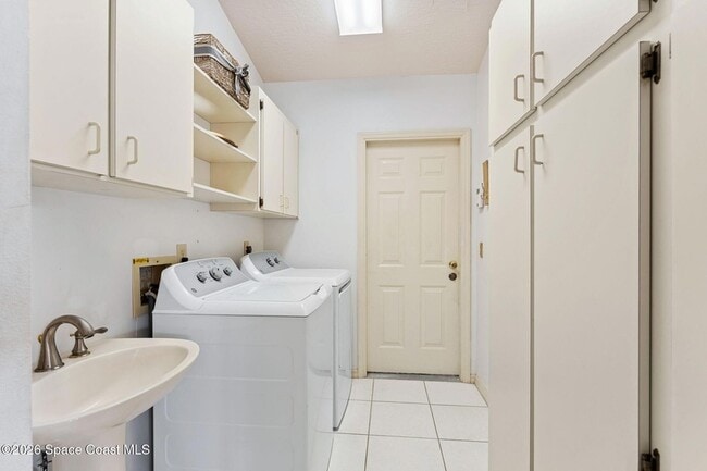 Building Photo - 662 Rossmoor Cir