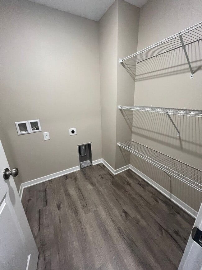 Building Photo - Spacious 4-Bedroom Home in Altoona Neighbo...