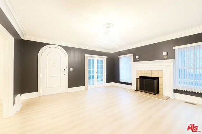 Building Photo - 6551 Franklin Ave