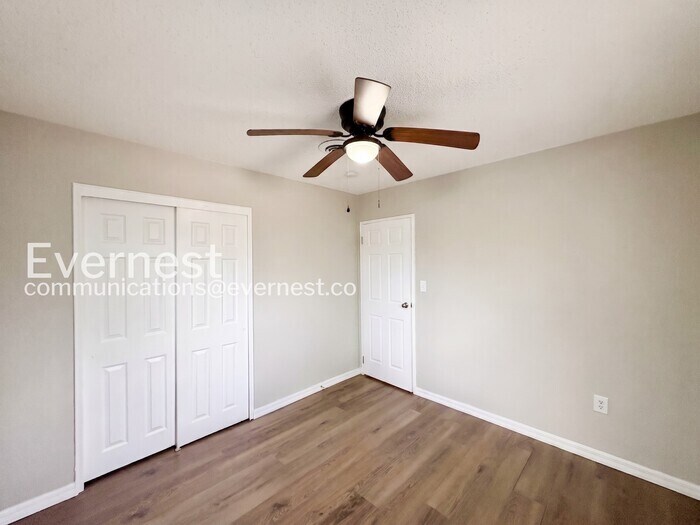 Building Photo - 2112 Wolf Rd