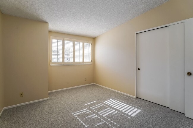 Building Photo - 10612 Rose Cir