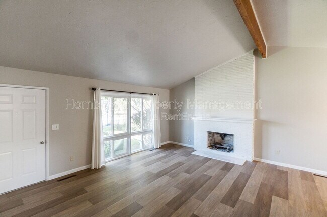 Building Photo - 1922 E 39th Ave