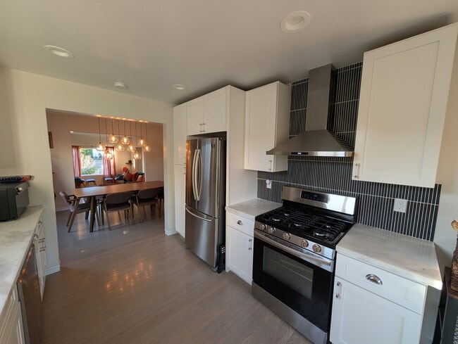 Building Photo - 4532 Reinhardt Dr