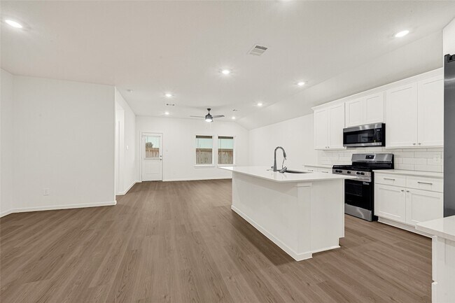 Building Photo - 9114 Sunset Marina Wy