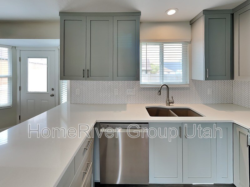 Building Photo - 5394 Cadenza Dr
