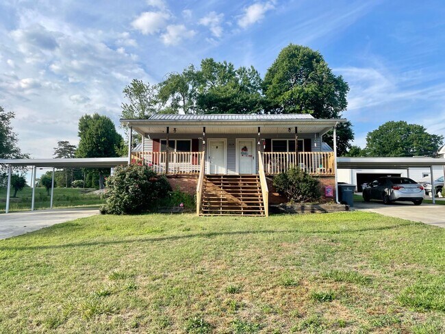 Primary Photo - 1004 Orangewood St