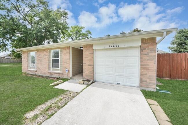 Building Photo - 10603 Thorncliff Dr