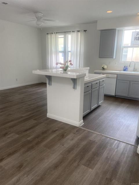 Building Photo - 742 Mariposa Cir