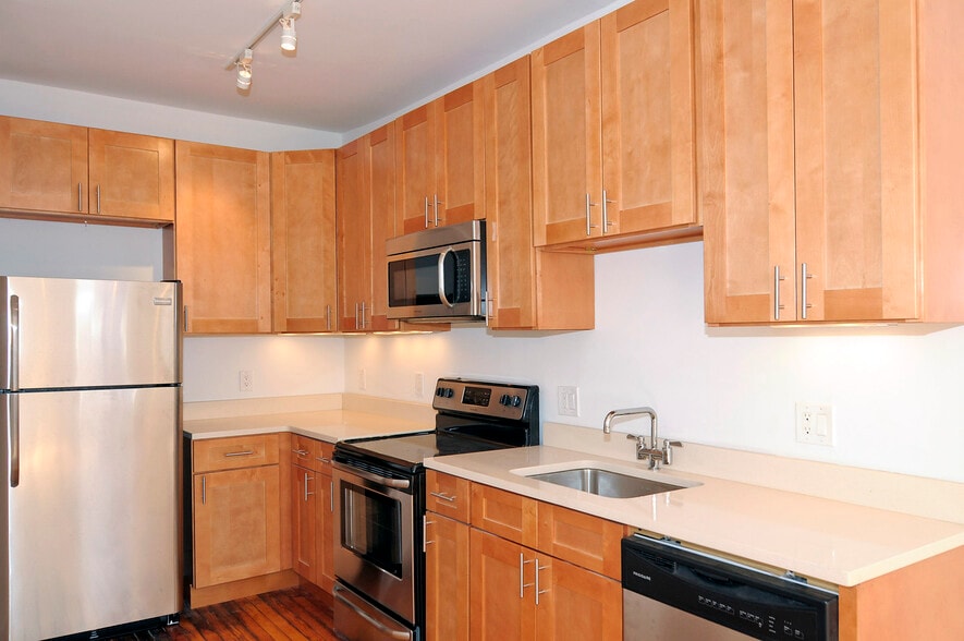 Building Photo - 749 Park Rd NW