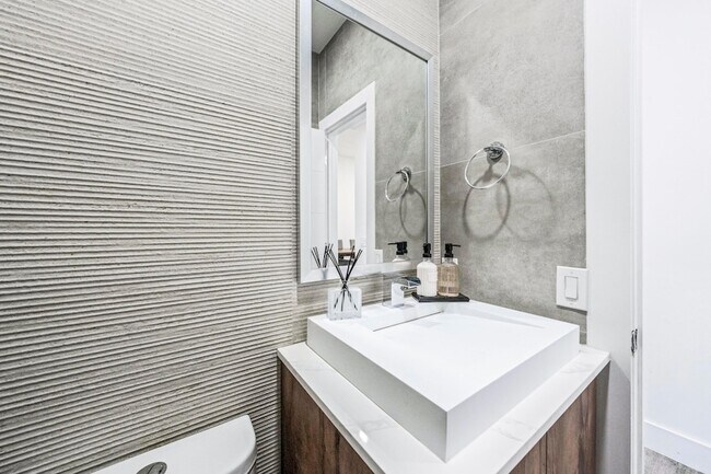 Building Photo - 1250 Placid Ct