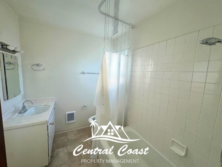 Building Photo - 0 E Hermosa St