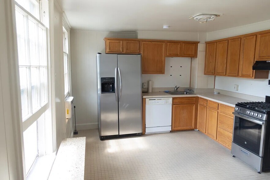 Building Photo - 246 W Lanvale St