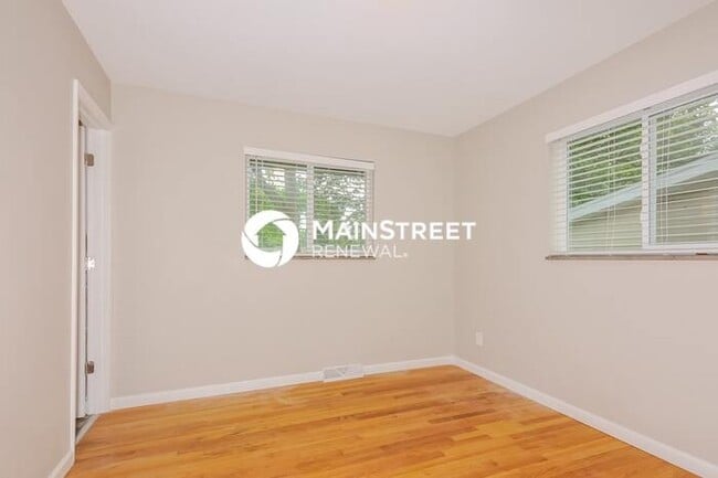 Building Photo - 3 Bedroom Pet-Friendly Home in St. Charles...