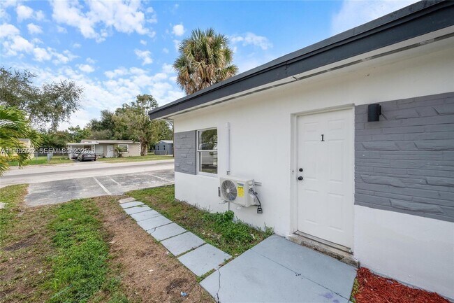 Building Photo - 417 NW 15th Ave