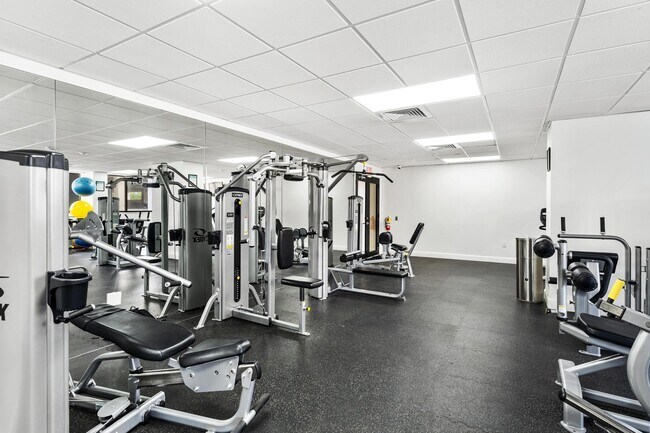 Building Photo - 5600 N Flagler Dr