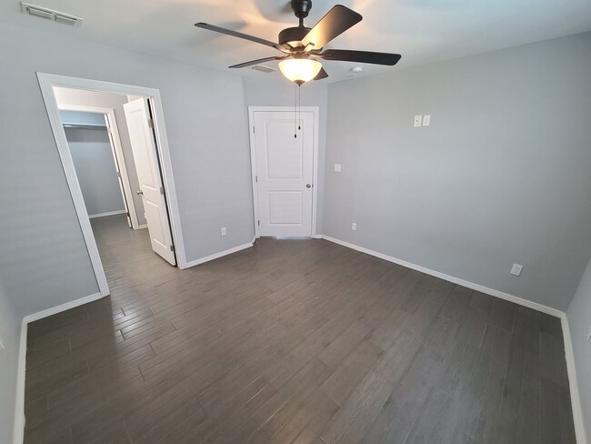 Building Photo - 2216 Northridge Ave
