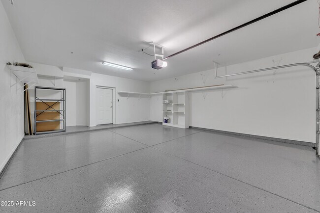 Building Photo - 955 E Knox Rd