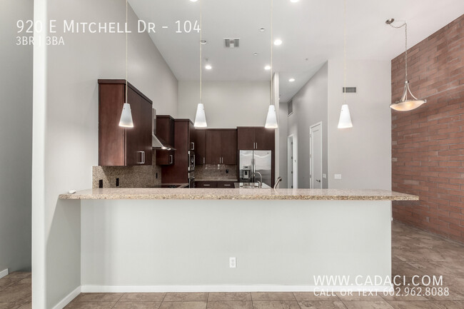 Building Photo - Mitchell Lofts 3 bed 2.5 bath Townhouse