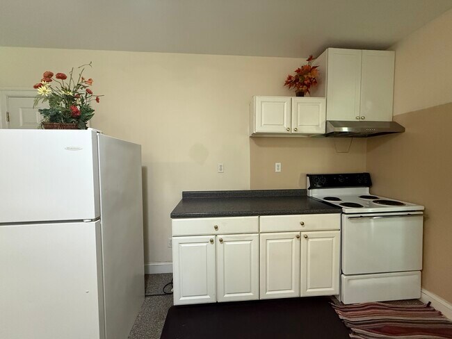 Building Photo - 2515 Huntington Rd