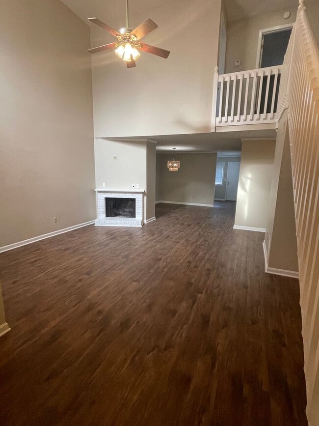 Building Photo - 3BD/2BA Townhouse Located in the Heart of East Memphis