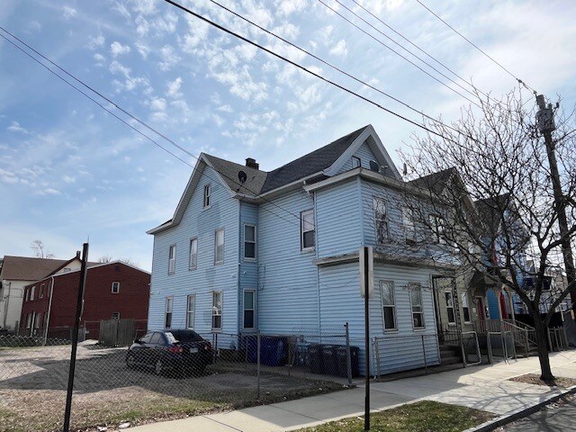 Building Photo - 117 Lloyd St